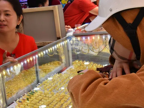 Giá vàng hôm nay 28-8: Tiếp tục tăng