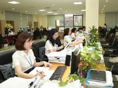 Kho bạc làm việc xuyên lễ, phối hợp chi trả 100.000 đồng quà Quốc khánh
