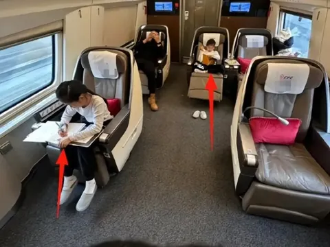 Bức ảnh đứa trẻ ngồi học này có gì đặc biệt mà xem xong nhiều người phải thốt lên: Xa xỉ quá!