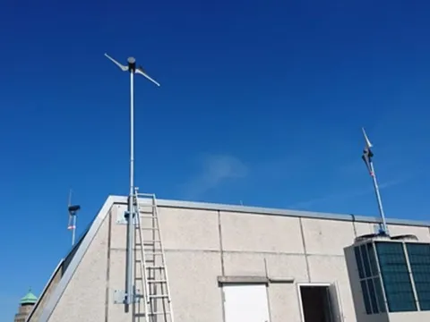 Turbine điện gió “mọc” trên mái nhà, âm thầm tạo ra 615 kWh điện “xanh”