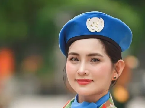 Nữ trung úy nhà 3 đời tham gia diễu binh