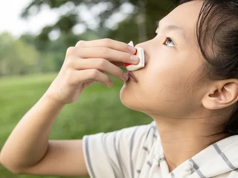 Bé gái 8 tuổi liên tục chảy máu cam, thủ phạm đến từ đồ vật nhà nào cũng có