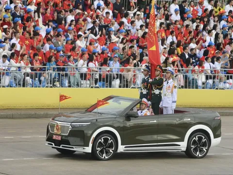Loạt ôtô, môtô nổi bật trong đoàn diễu binh, diễu hành ở Hà Nội