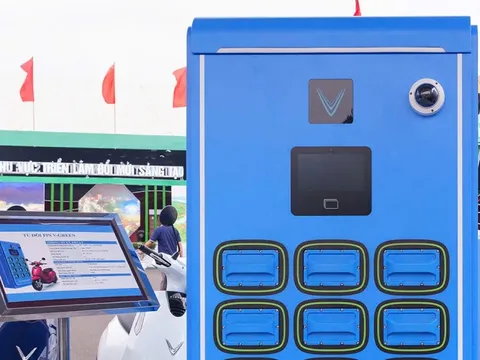 Công ty của ông Phạm Nhật Vượng bắt đầu nhượng quyền tủ đổi pin xe điện, cam kết thu nhập 31,5 triệu