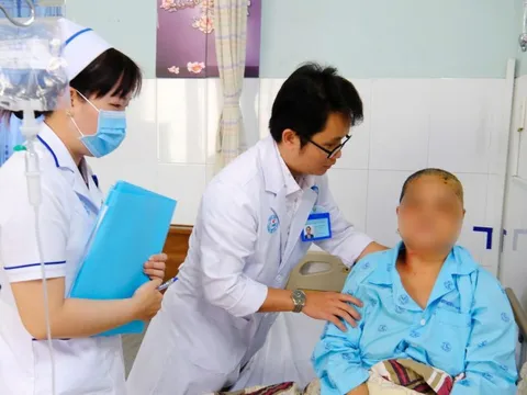Người phụ nữ té ngã trong lúc tắm, tới bệnh viện thì phát hiện điều bất ngờ