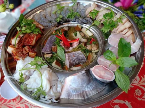 Những đặc sản Việt Nam "thách thức khứu giác": Khách Tây vừa ngửi đã e sợ, người bản địa lại coi là cực phẩm