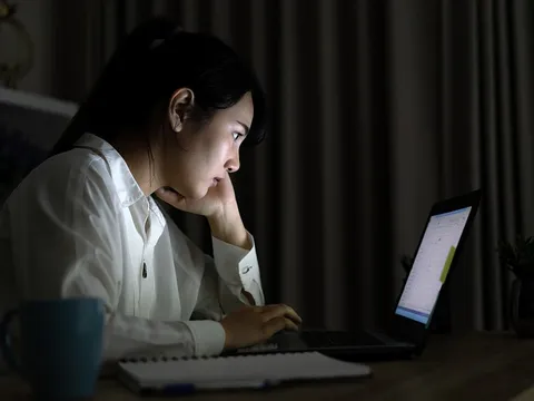Lương hơn 55 triệu đồng/tháng, tài khoản tiết kiệm hơn 3,6 tỷ đồng, cô gái 28 tuổi vẫn thừa nhận: “Không thiếu tiền nhưng luôn bất an, đêm không ngủ được”