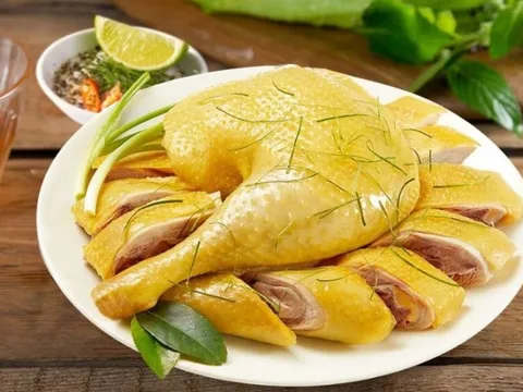 Người đàn ông 28 tuổi tử vong sau khi ăn thịt gà