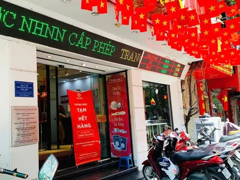 Nhiều tiệm vàng TP.HCM đông nghịt khách, Hà Nội 'cháy hàng'