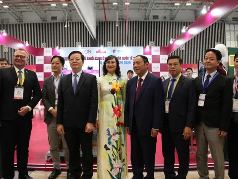 Du lịch bứt phá với hai trụ cột chuyển đổi