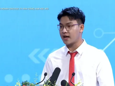 Bài phát biểu gây sốt ‘đậm màu’ công nghệ của nam sinh ĐH Bách Khoa trong lễ khai giảng chưa từng có: “Em mong muốn mình trở nên giàu có”