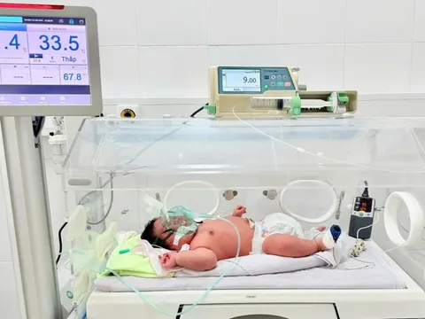 Người phụ nữ sinh con nặng 6,2kg