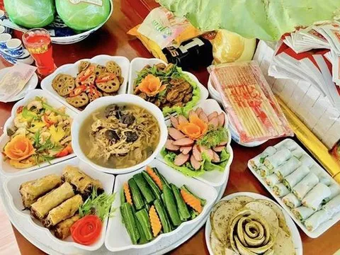 Văn khấn Rằm tháng 7 cúng thần linh, gia tiên, chúng sinh đầy đủ, chi tiết