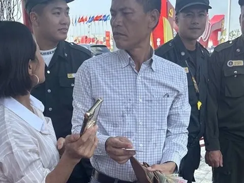 Người phụ nữ bỏ quên túi xách có 50 triệu đồng, 1,5 chỉ vàng khi đi xem triển lãm