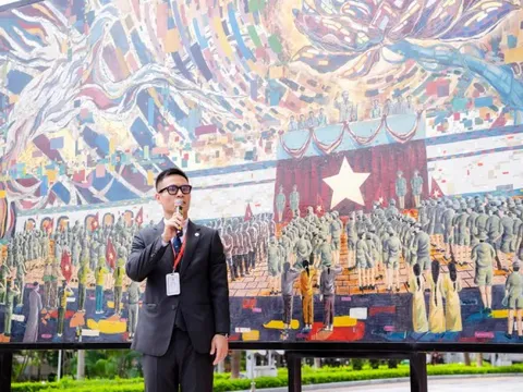 Tranh sơn mài “Bác Hồ đọc Tuyên ngôn Độc lập” xác lập kỷ lục Guinness thế giới
