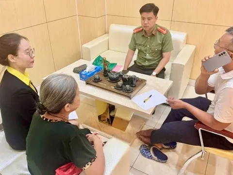 Cụ bà 73 tuổi mang 400 triệu đồng tiền mặt đến ngân hàng để nạp vào tài khoản của chính mình: Công an chỉ đạo nhân viên Nam A Bank dừng giao dịch gấp