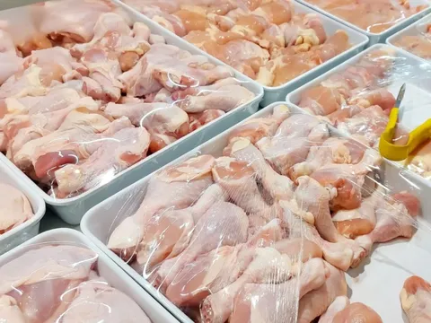 Người bán gà nói thẳng: "3 loại thịt gà dù bán rẻ mấy cũng đừng mua... tôi không bao giờ ăn"