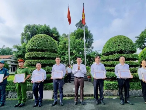 TP HCM: Phường Bình Thạnh khen thưởng CB-CC thực hiện tốt chính quyền địa phương 2 cấp