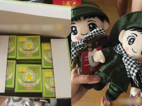Bất ngờ trong vali quà Việt quân nhân Nga mang về từ A80: Đầy đủ "combo" yêu nước siêu dễ thương, đặc biệt nhất là món đồ này