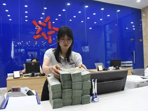 Giữ ổn định lãi suất, tỉ giá