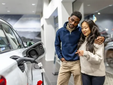 Chi phí bảo hiểm xe điện tại Mỹ đắt hơn 49% so với xe xăng