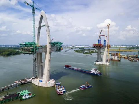 Cảnh đối lập ở hai bờ cầu Phước An nối TP.HCM và Đồng Nai