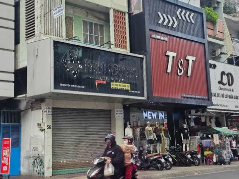 Giữa làn sóng cửa hàng thời trang dẹp tiệm, nhiều shop online vẫn "hốt bạc"