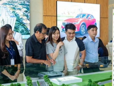 Lãi suất giảm, người trẻ cân nhắc gửi tiết kiệm hay đầu tư BĐS