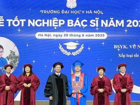 Thủ khoa kỳ thi khắc nghiệt nhất ĐH Y Hà Nội: Con nhà nòi bác sĩ, thành tích xứng đáng "tinh hoa của tinh hoa"