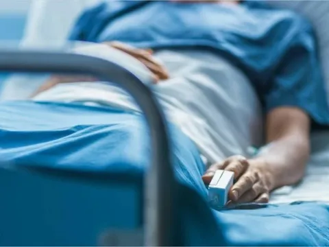 "Chết não" sau tai nạn xe, thanh niên bất ngờ tỉnh dậy trong đám tang