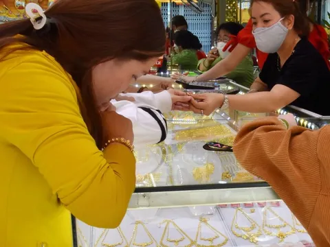 Giá vàng hôm nay 10-9: Vàng thế giới hạ nhiệt