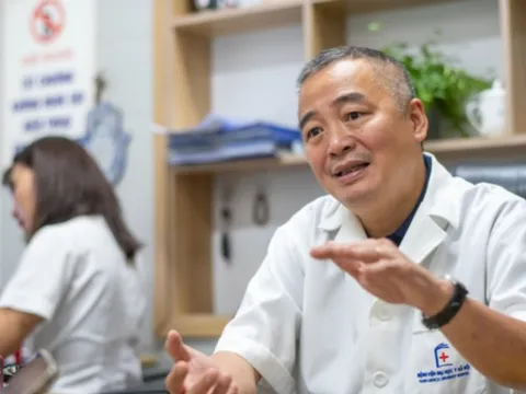 PGS Nguyễn Lân Hiếu chỉ ra 2 nhược điểm của các bác sĩ nội trú khi chọn chuyên ngành: Không nên a dua và cũng đừng cố đấm ăn xôi