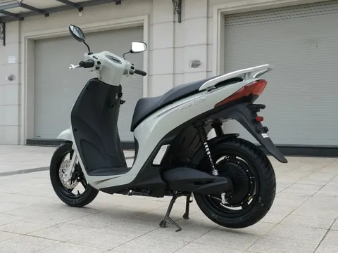 Thấy gì từ việc VinFast liên tiếp ra mắt xe điện pin tháo rời?