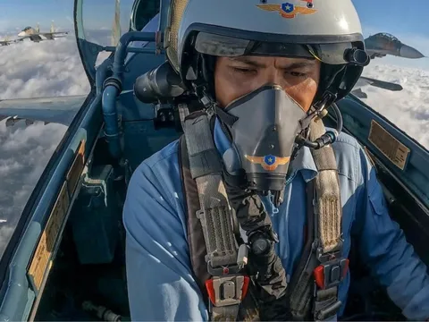 Gặp người dẫn đường biên đội chiến đấu cơ Su-30MK2 trên bầu trời Quốc khánh