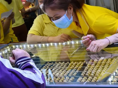Giá vàng hôm nay 13-9: Tiếp tục đi lên