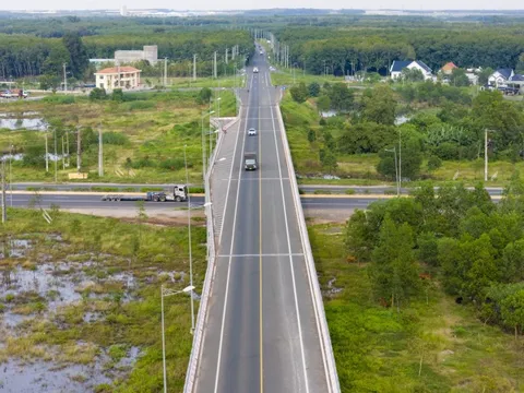 Cận cảnh đường Hồ Chí Minh đoạn qua Tây Ninh - TP.HCM tăng tốc về đích