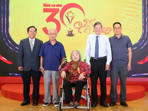 Hết lòng vì công việc, vì mọi người