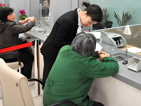 Người phụ nữ gửi tiết kiệm hơn 22 tỷ đồng với lãi suất 10%/năm, con trai đến ngân hàng rút thì được thông báo: “Chưa từng tiếp nhận số tiền này”