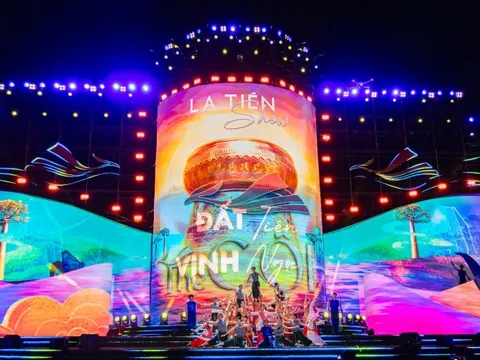 Hàng ngàn khán giả hòa trong không gian văn hóa nghệ thuật đỉnh cao cùng La Tiên Show – The Cội