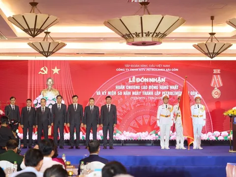 Petrolimex Sài Gòn vinh dự đón nhận Huân chương Lao động hạng Nhất