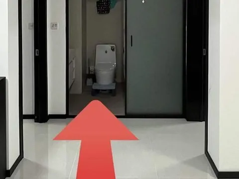 Cửa chính đối diện 2 cửa này thì phúc tán, họa vây, con cháu cũng chịu ảnh hưởng