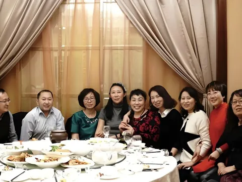 Họp lớp được hỏi lương hưu, tôi trả lời thật 30 triệu đồng/tháng, về phát hiện bị loại khỏi nhóm chat, vợ trách: “Chỉ nên nói 3 triệu”