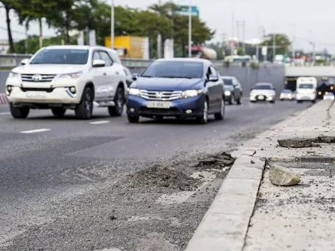 Hiện trạng hầm chui Nguyễn Văn Linh chi chít ổ gà sau 9 tháng thông xe