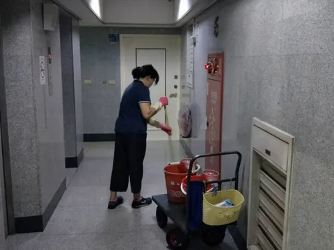 Cơn sốt ứng tuyển vào làm nhân viên vệ sinh tại một siêu thị: 132.000 người đăng ký, hệ thống nộp đơn tắc nghẽn, tỷ lệ đỗ chỉ 0,7%