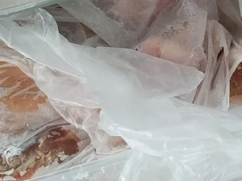 Thịt nên để trong ngăn đông tủ lạnh bao lâu? Lấy ra rã đông rồi lại cất vào nhiều lần có nên tiếp tục ăn?