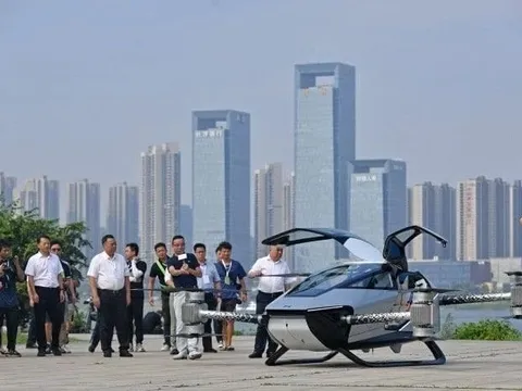 Xe bay rơi khi vừa cất cánh, giấc mơ 'taxi bay' có đang quá mạo hiểm?