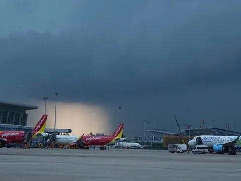 Nguyên nhân hàng chục chuyến bay đến Nội Bài bay vòng chờ, hạ cánh sân bay khác