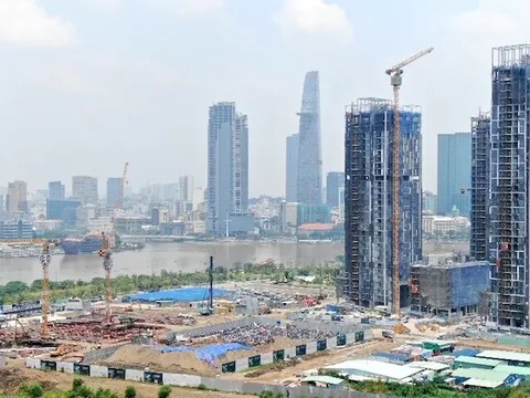Giá nhà tăng, làm việc 26 năm mới mua được chung cư