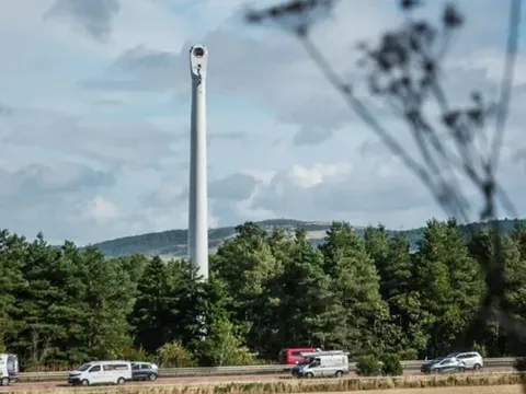Sự cố khiến cả 3 cánh turbine điện gió cùng “rụng”