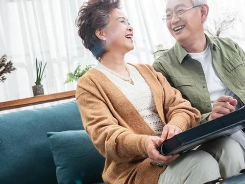 Lương hưu 20 triệu/tháng nhưng khi con trai hỏi vay, bố mẹ mới lộ ra trong túi không còn một xu